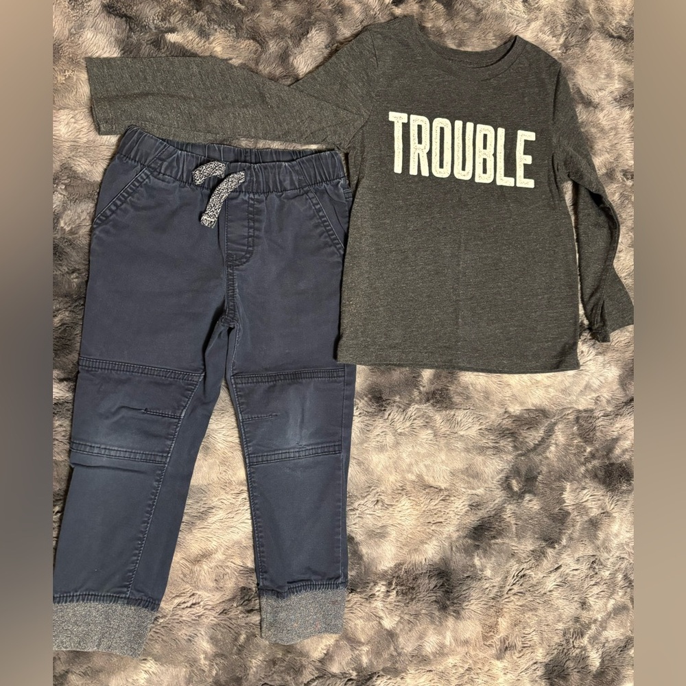 "Trouble" grey long-sleeved t-shirt and navy jogger pants size 3T